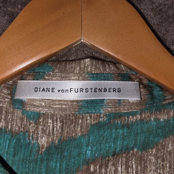 Diane von Furstenberg DVF XS Blouse Green Brown Animal Print Bell Sleeve Button - Picture 4 of 14